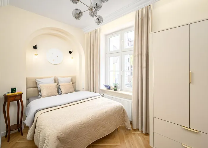 Quiet Apartment On The Main Square, 2 Bathrooms