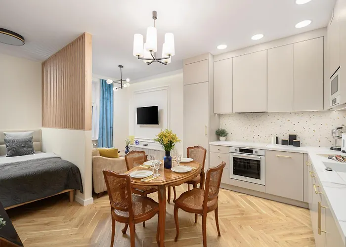 Quiet Apartment On The Main Square, 2 Bathrooms