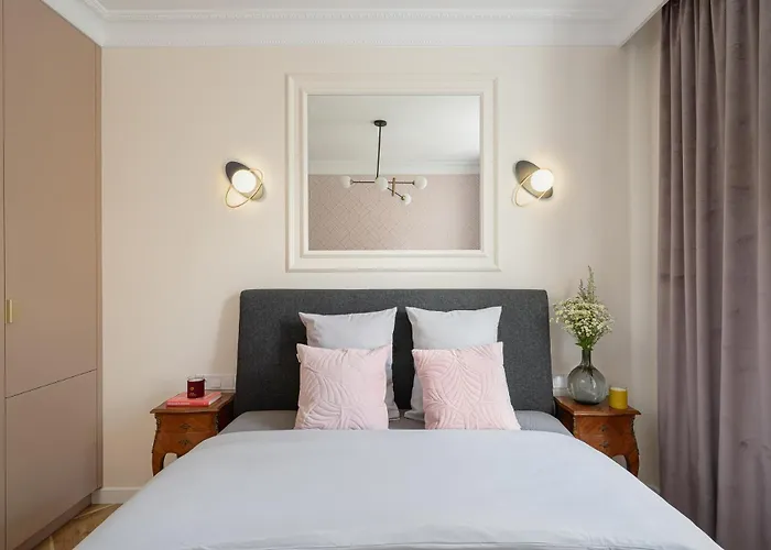 Quiet Apartment On The Main Square, 2 Bathrooms