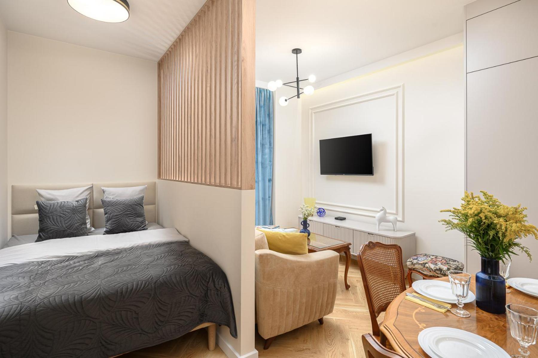 Quiet On The Main Square, 2 Bathrooms Apartment