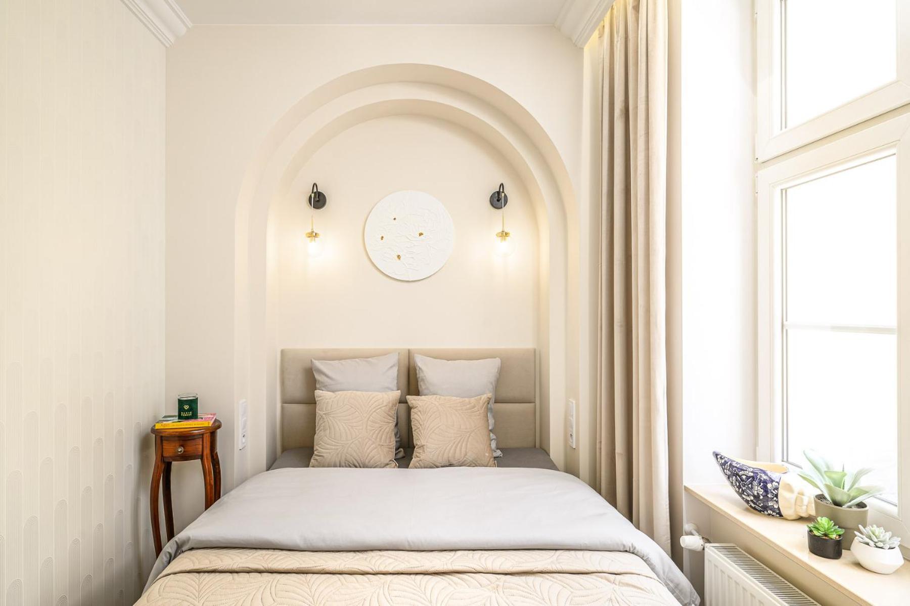 Quiet On The Main Square, 2 Bathrooms *