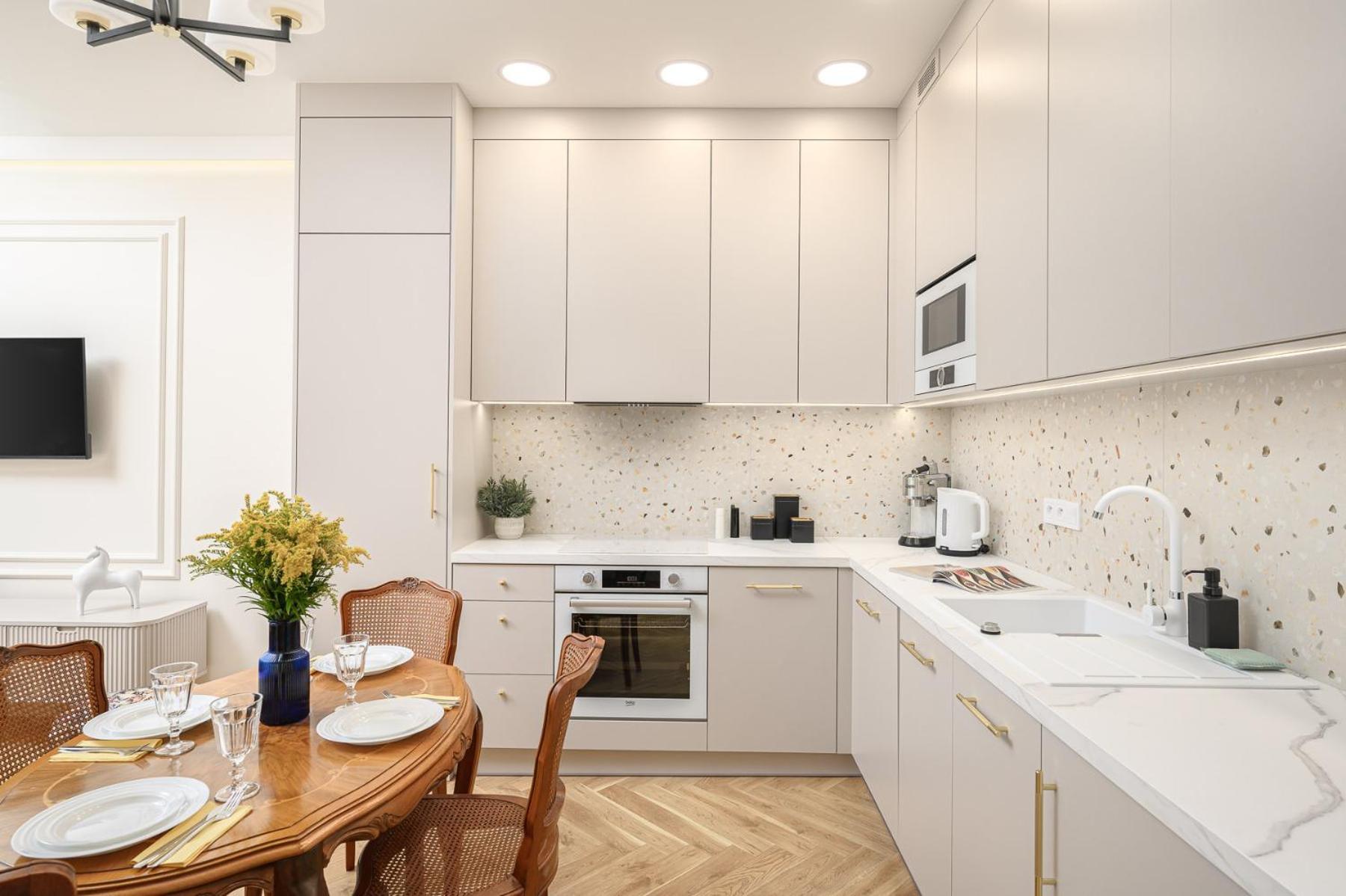 Apartment Quiet On The Main Square, 2 Bathrooms *
