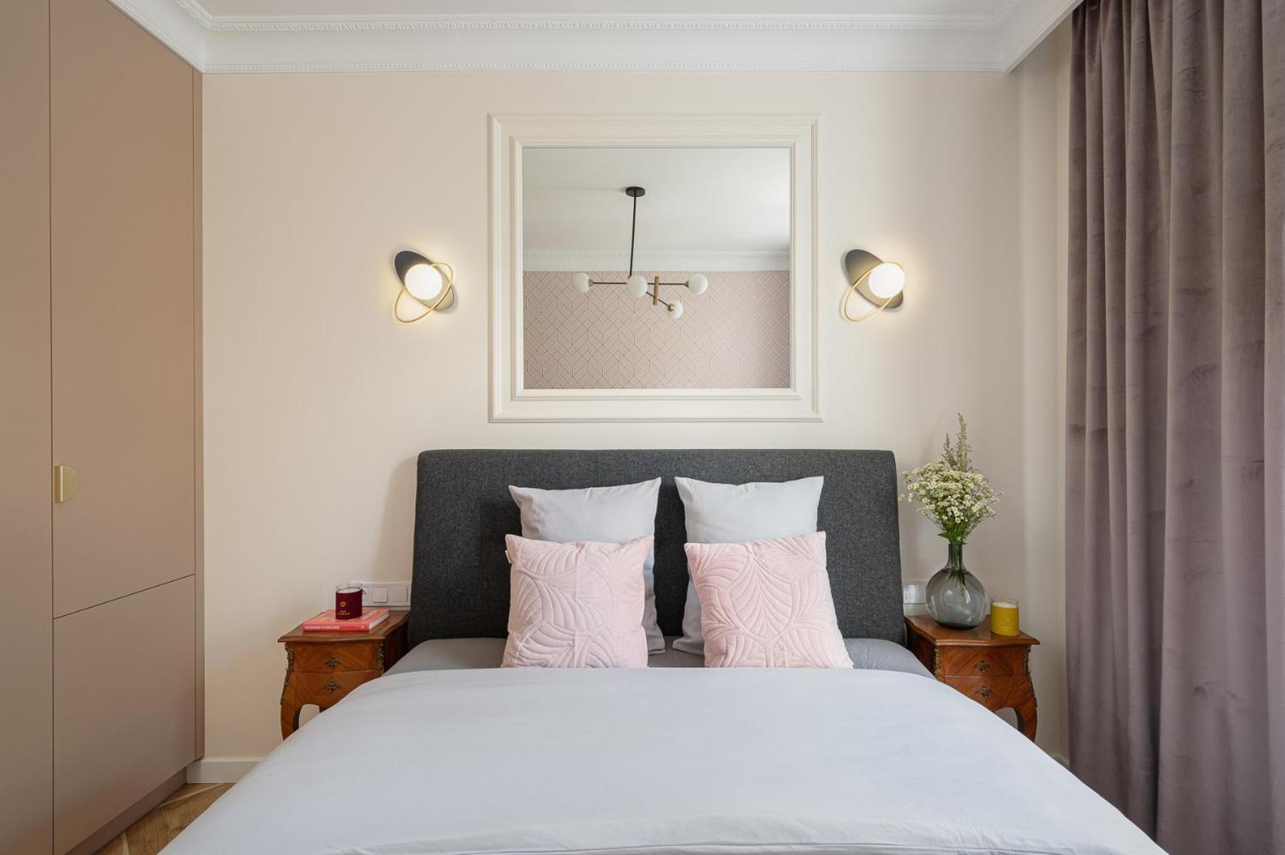 Quiet On The Main Square, 2 Bathrooms Apartment