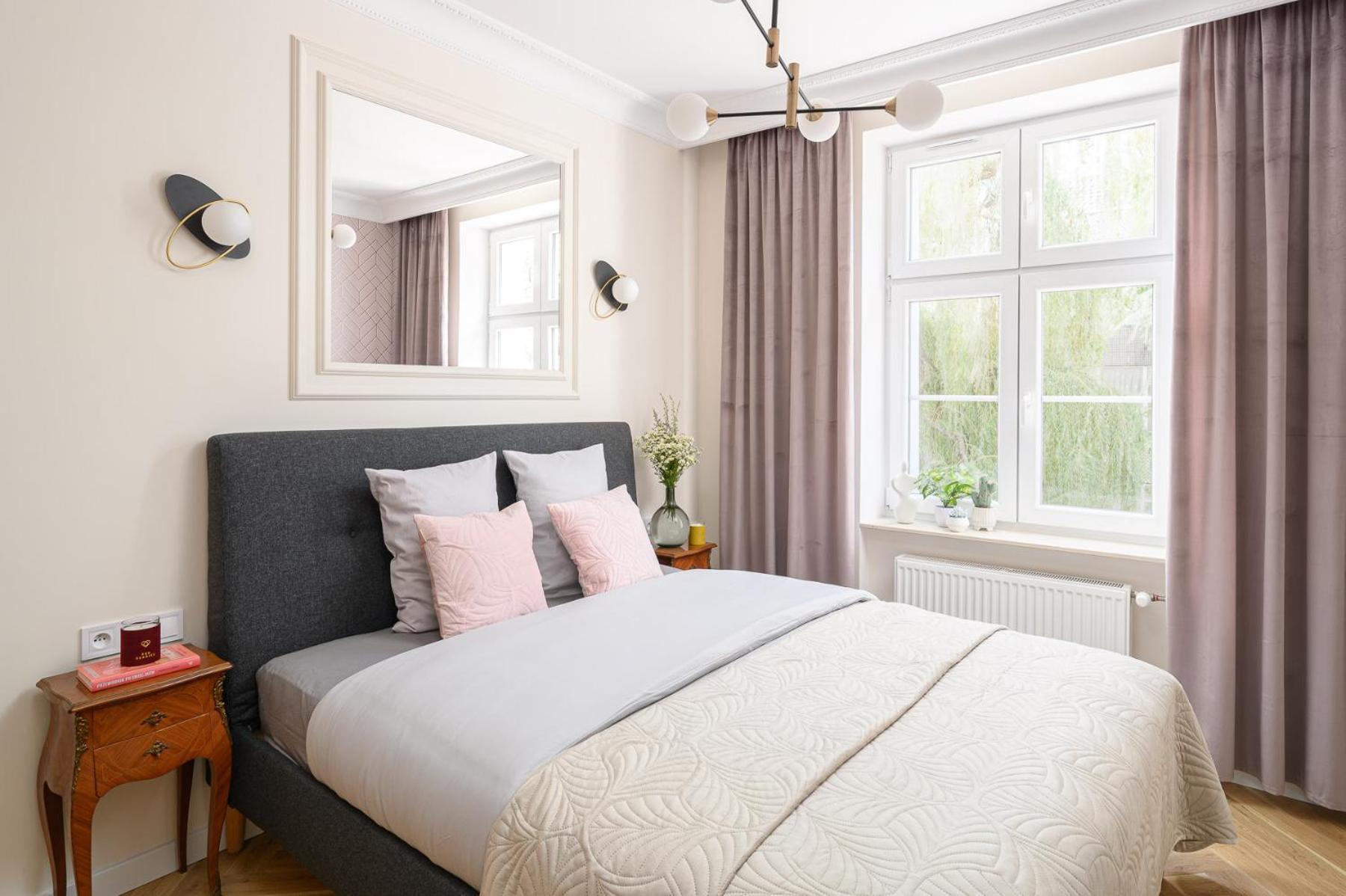 Quiet On The Main Square, 2 Bathrooms Apartment